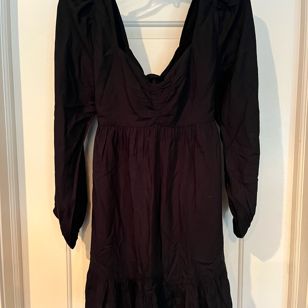 NWT. Shore DelRay Babydoll LS dress in black. Size M